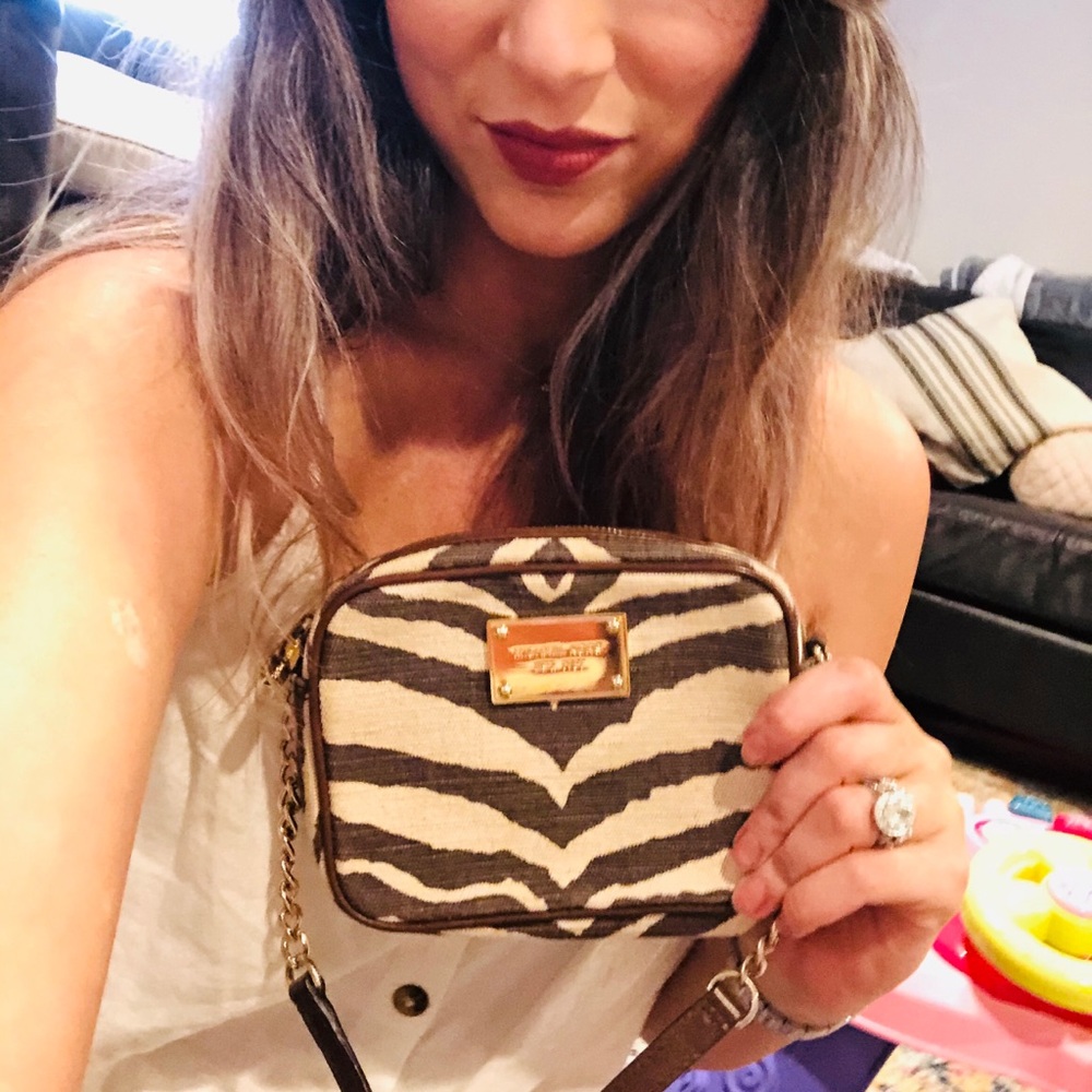 Authentic Michael Kors cross body - Picture 6 of 7